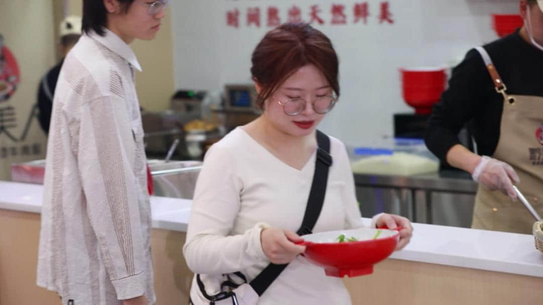 🍜救命!这碗贵州非遗酸汤牛肉粉让我连吃三天还打包!🔥