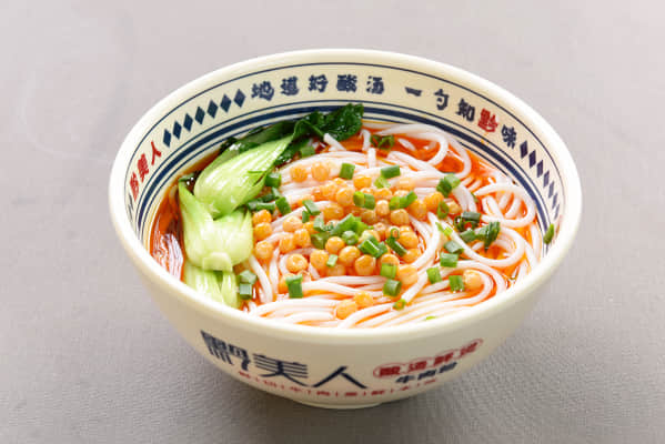 黔美人鲜烫牛肉粉加盟:一碗地道黔味,撬动创业蓝海