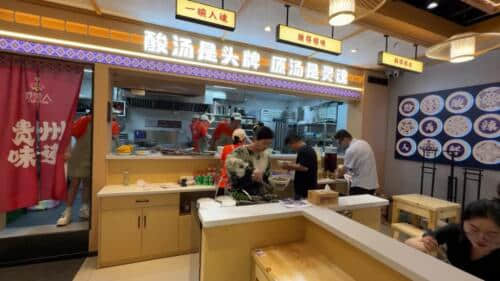 黔美人鲜烫牛肉粉加盟指南:用一碗酸汤撬动百万财富的实战手册